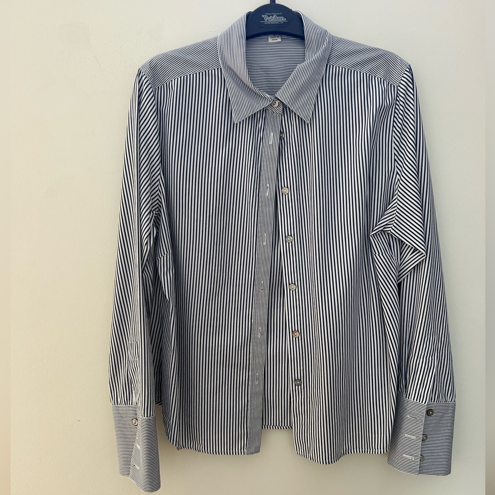 Navy blue, Taylor boë, size 10, women’s button down!